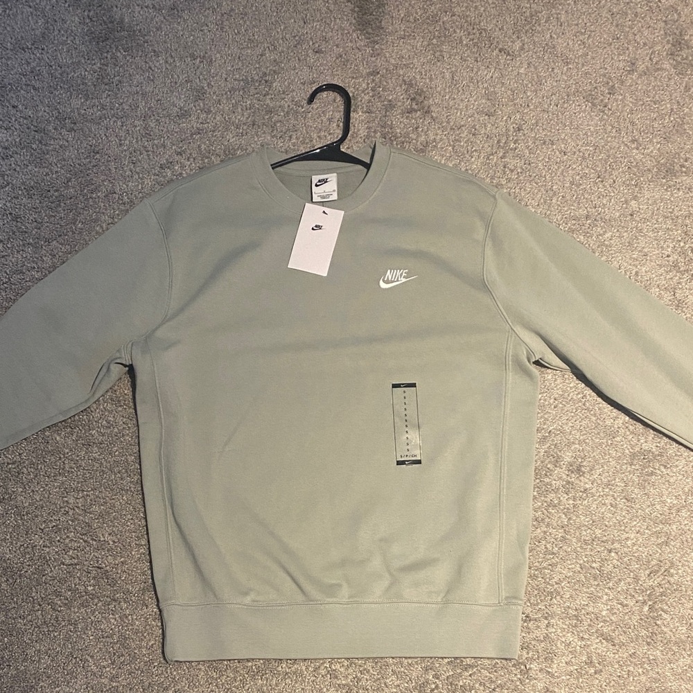 Nike Men's Light Gray Crewneck Sweater
